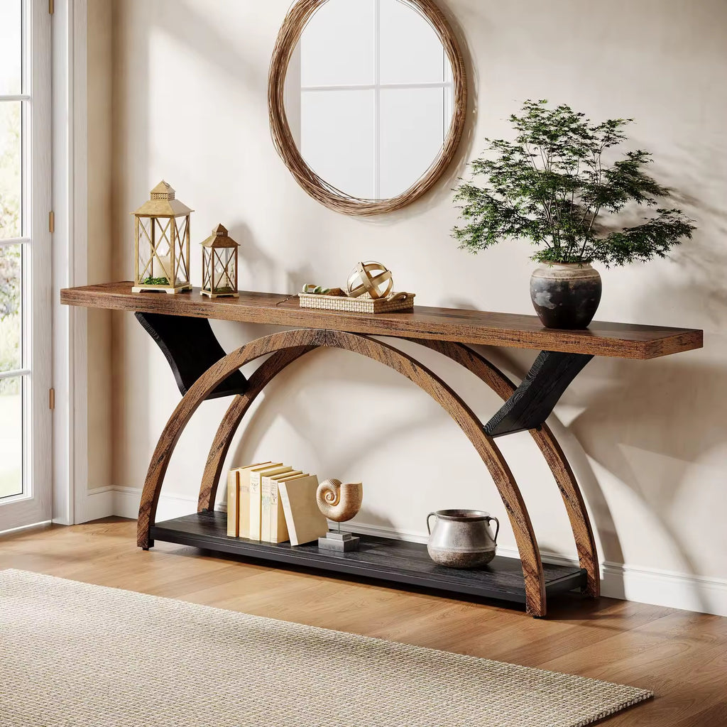 Table console, derrière le canapé avec 2 niveaux d’étagères de rangement pour le salon