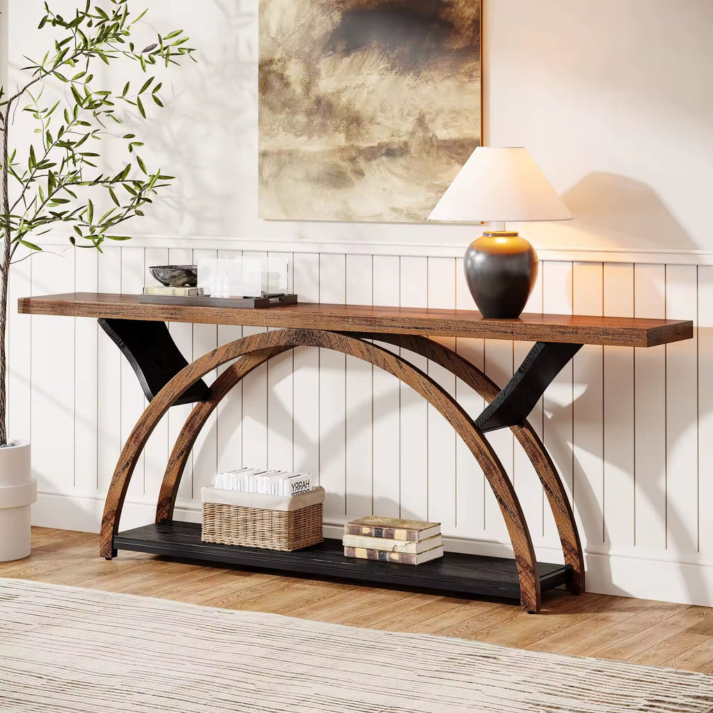 Table console, derrière le canapé avec 2 niveaux d’étagères de rangement pour le salon